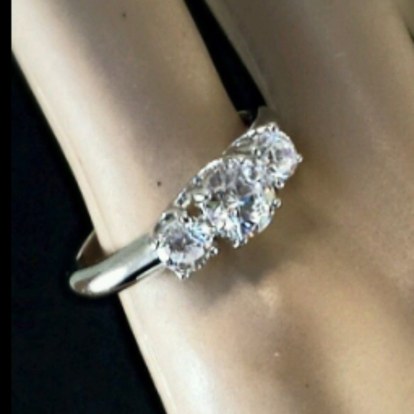 Silver anniversary Ring 3 stones Cubic Zirconia sizes 5 10 11 - Picture 7 of 10